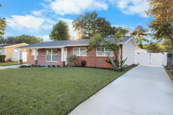 Mary Esther, FL 32569,17 Mary Esther Drive