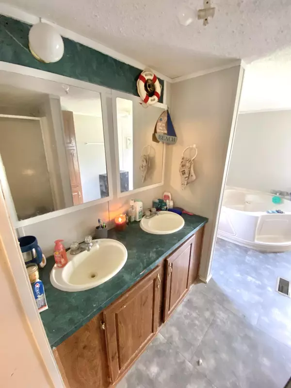 Alford, FL 32420,2493 4th Avenue