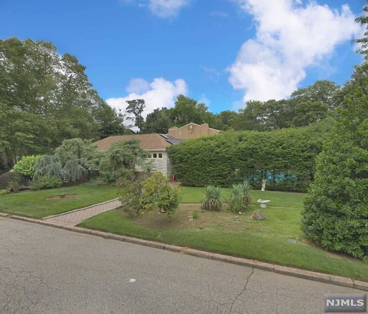 Emerson, NJ 07630,9 Hollywood AVE