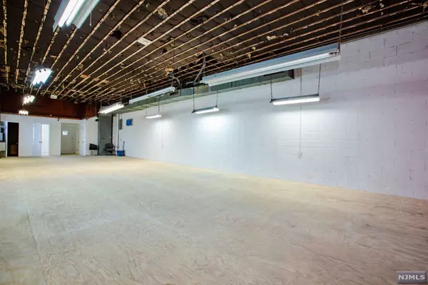 Fairview, NJ 07022,256 Kamena ST