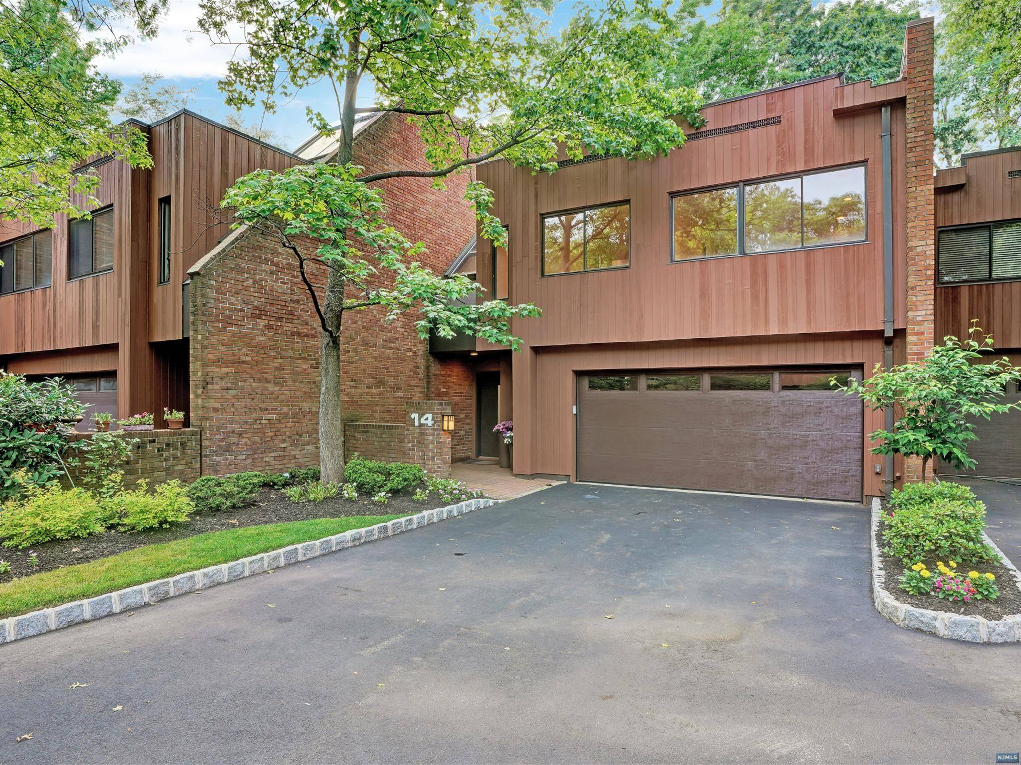 14 Kira LN, Englewood, NJ 07631