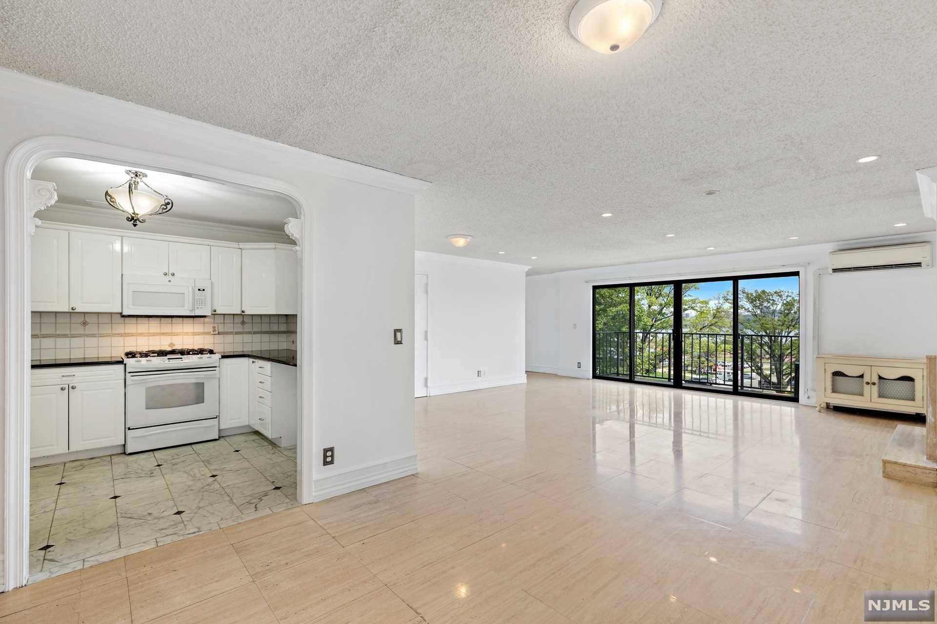 Edgewater, NJ 07020,1150 River RD #4E