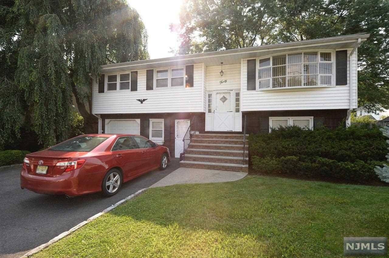 40 1st ST, Emerson, NJ 07630