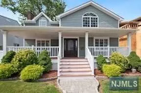 25 Raydol AVE, Secaucus, NJ 07094