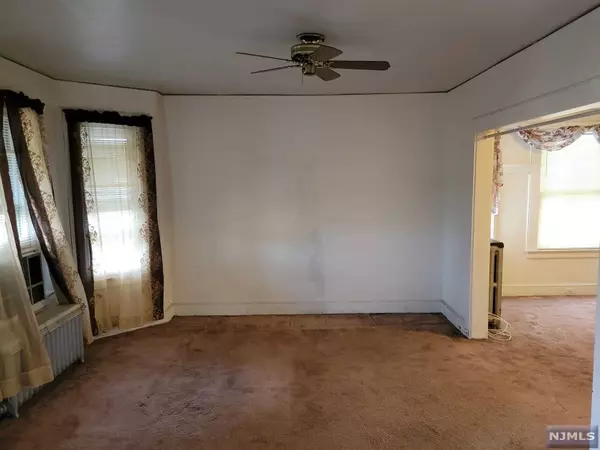 Montclair, NJ 07042,88 Greenwood AVE