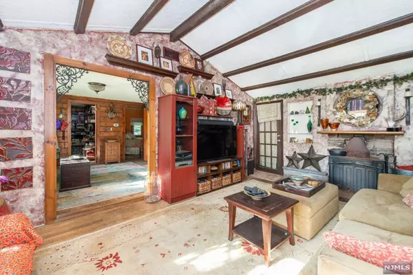 West Milford, NJ 07480,19 Keel RD