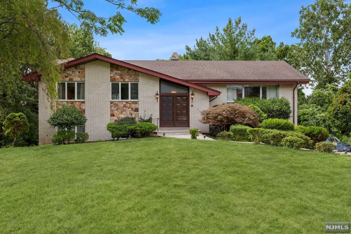 Totowa, NJ 07512,703 Totowa RD