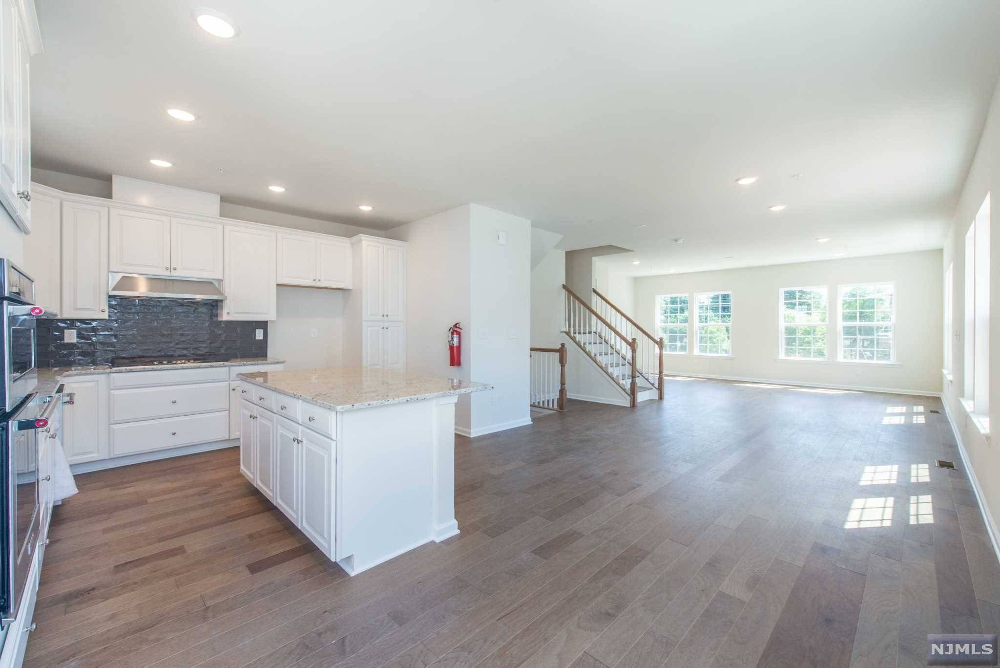 Fair Lawn, NJ 07410,106 W Ramsey TER #10131