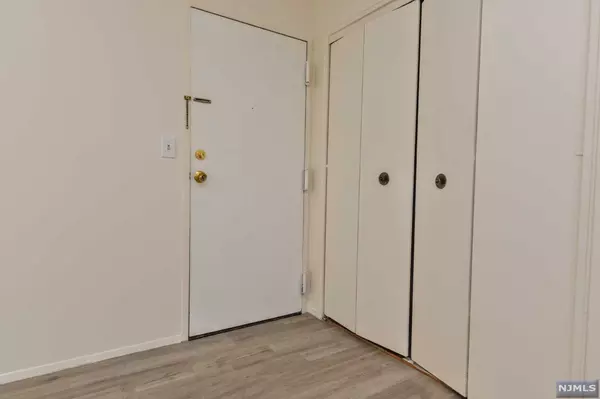 Valley Cottage, NY 10989,517 Sierra Vista LN #517