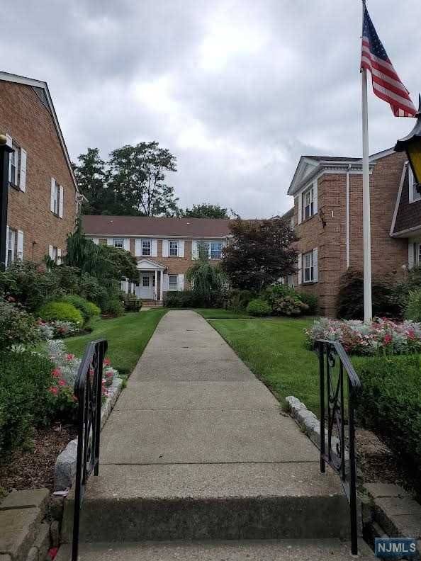 Ridgewood, NJ 07450,374 E Ridgewood AVE #5