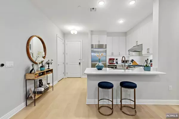 Edgewater, NJ 07020,3 Somerset LN #309