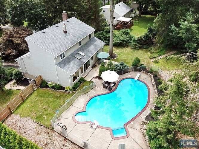 650 James LN, River Vale, NJ 07675