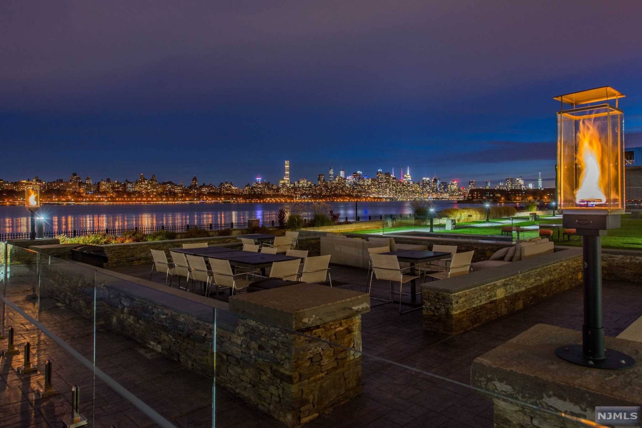 Edgewater, NJ 07020,9 Somerset LN #421