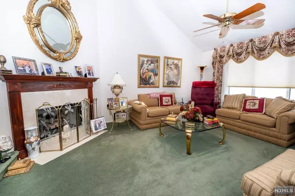 Secaucus, NJ 07094,81 Harbor Key