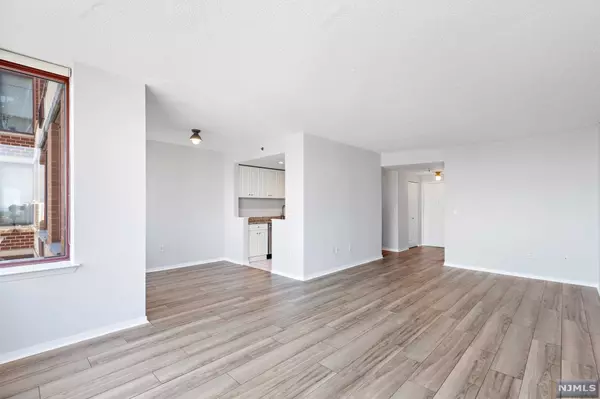 Fort Lee, NJ 07024,100 Old Palisade RD #2711