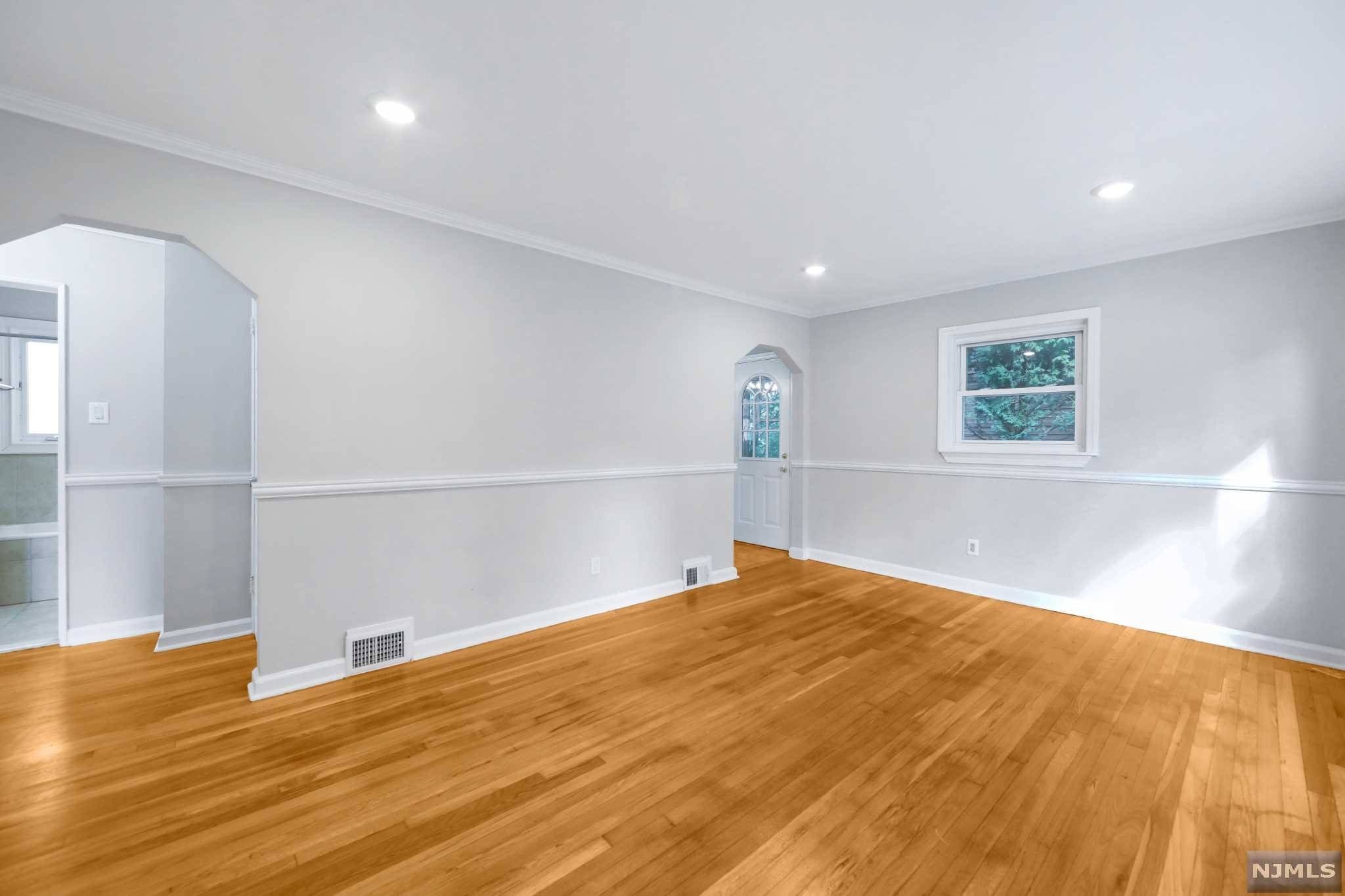 Bergenfield, NJ 07621,345 Merritt AVE