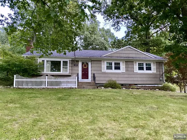 129 Page DR, Oakland, NJ 07436