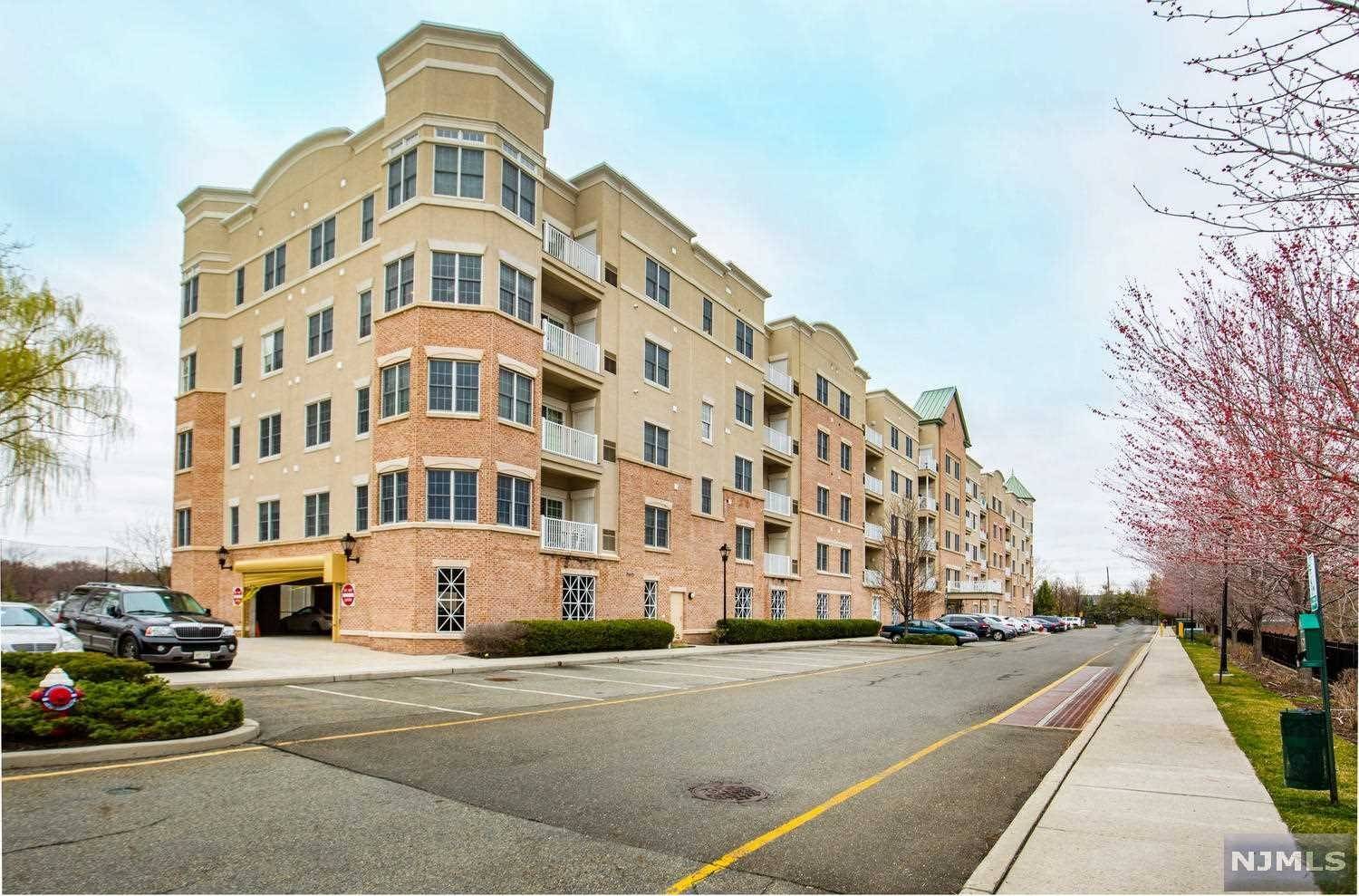 Englewood, NJ 07631,3304 Windsor Park CT #304