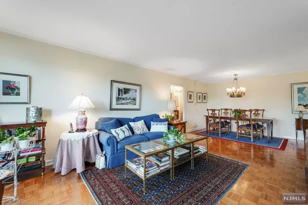 Montclair, NJ 07043,530 Valley RD #5W