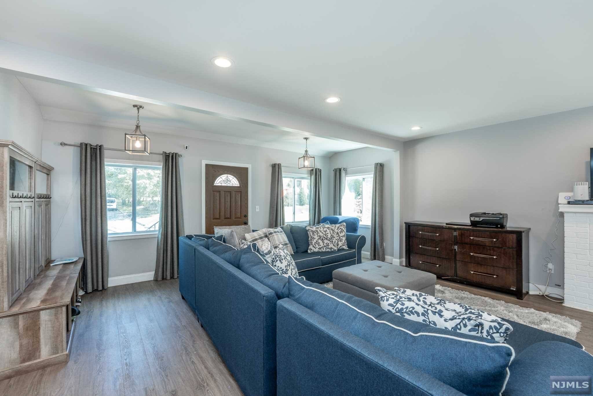 Livingston, NJ 07039,170 E Cedar ST