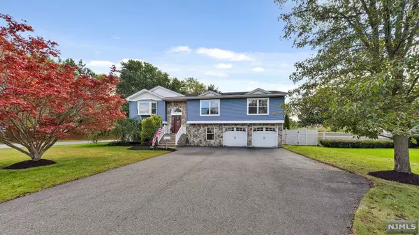 11 Evelyn PL, Pequannock Township, NJ 07444