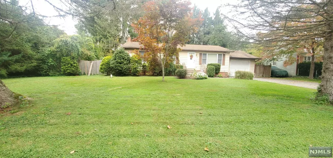 1 Opal RD, Jefferson Township, NJ 07438