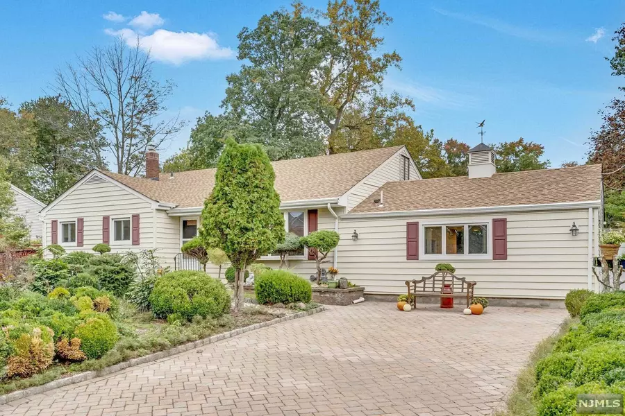 576 Thurnau DR, River Vale, NJ 07675