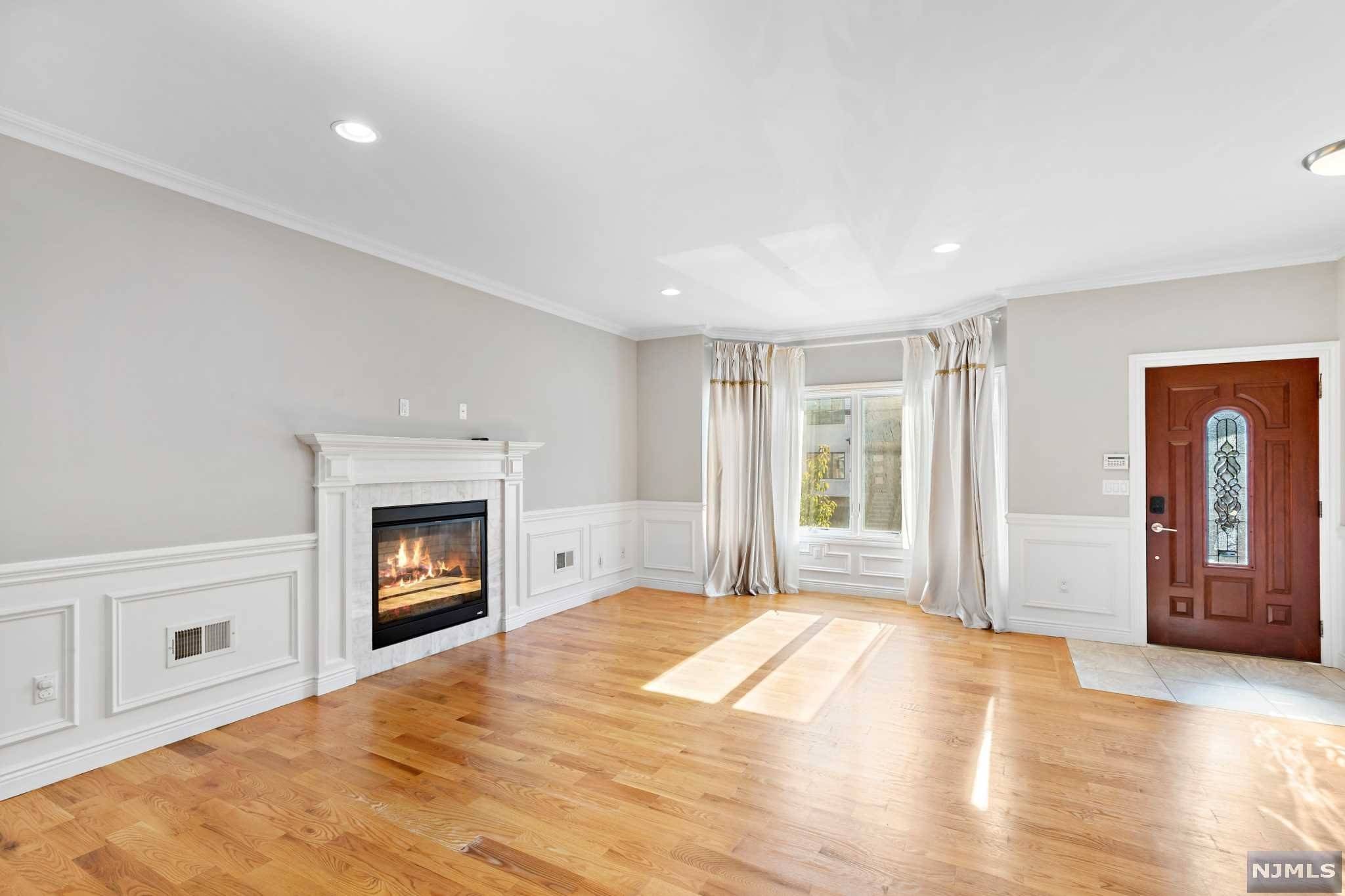 Cliffside Park, NJ 07010,73 Columbia AVE