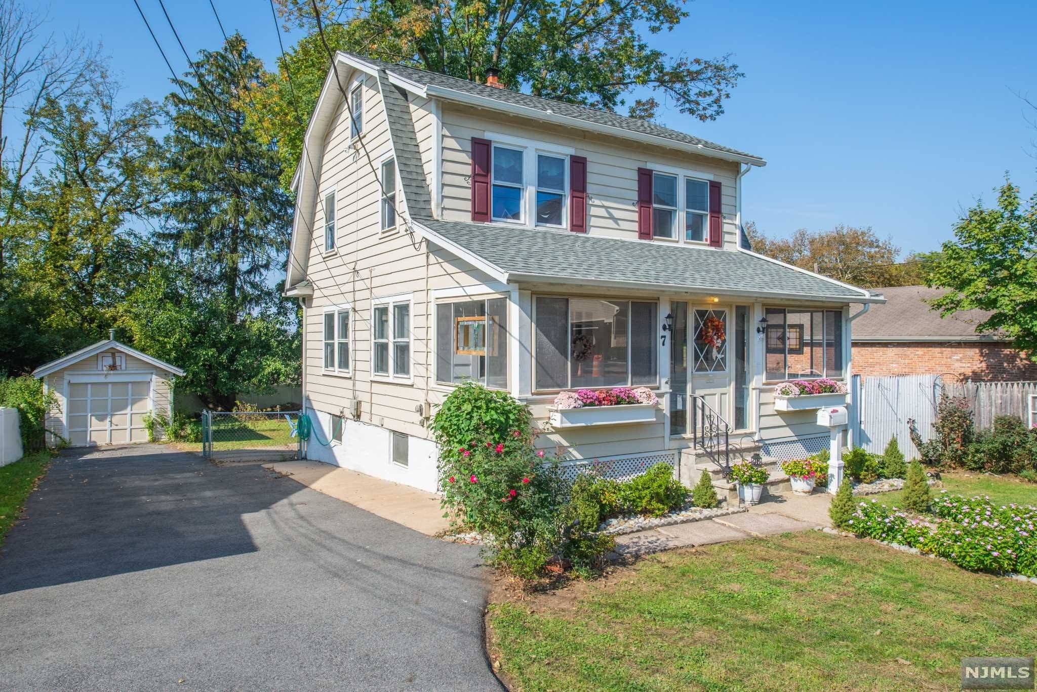 7 Lane AVE, West Caldwell, NJ 07006