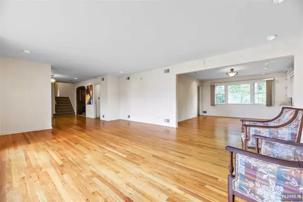 Montclair, NJ 07043,326 Park ST