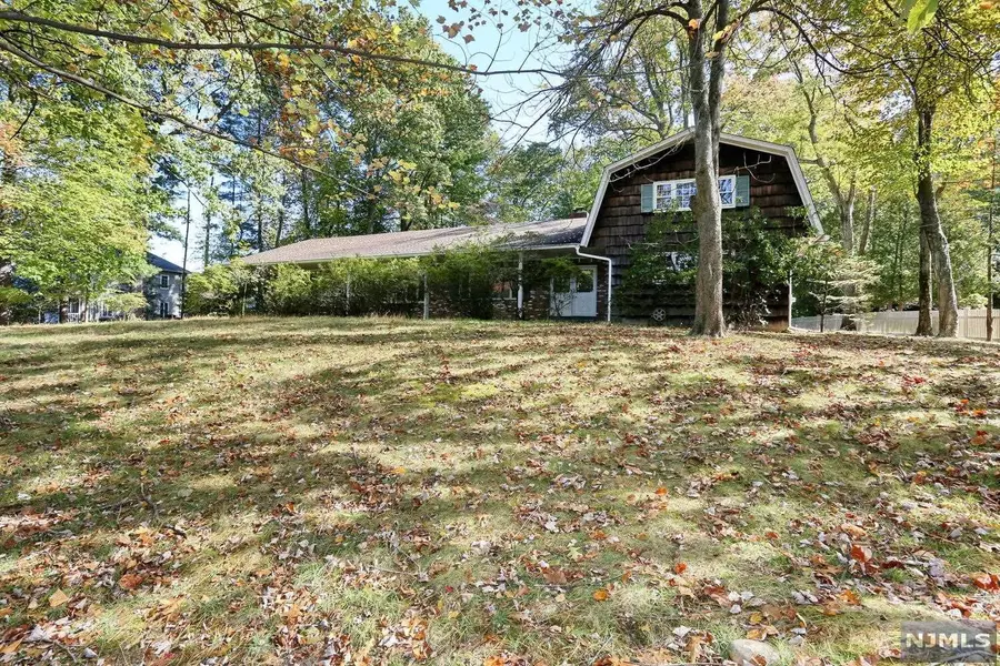 711 Orangeburgh RD, River Vale, NJ 07675