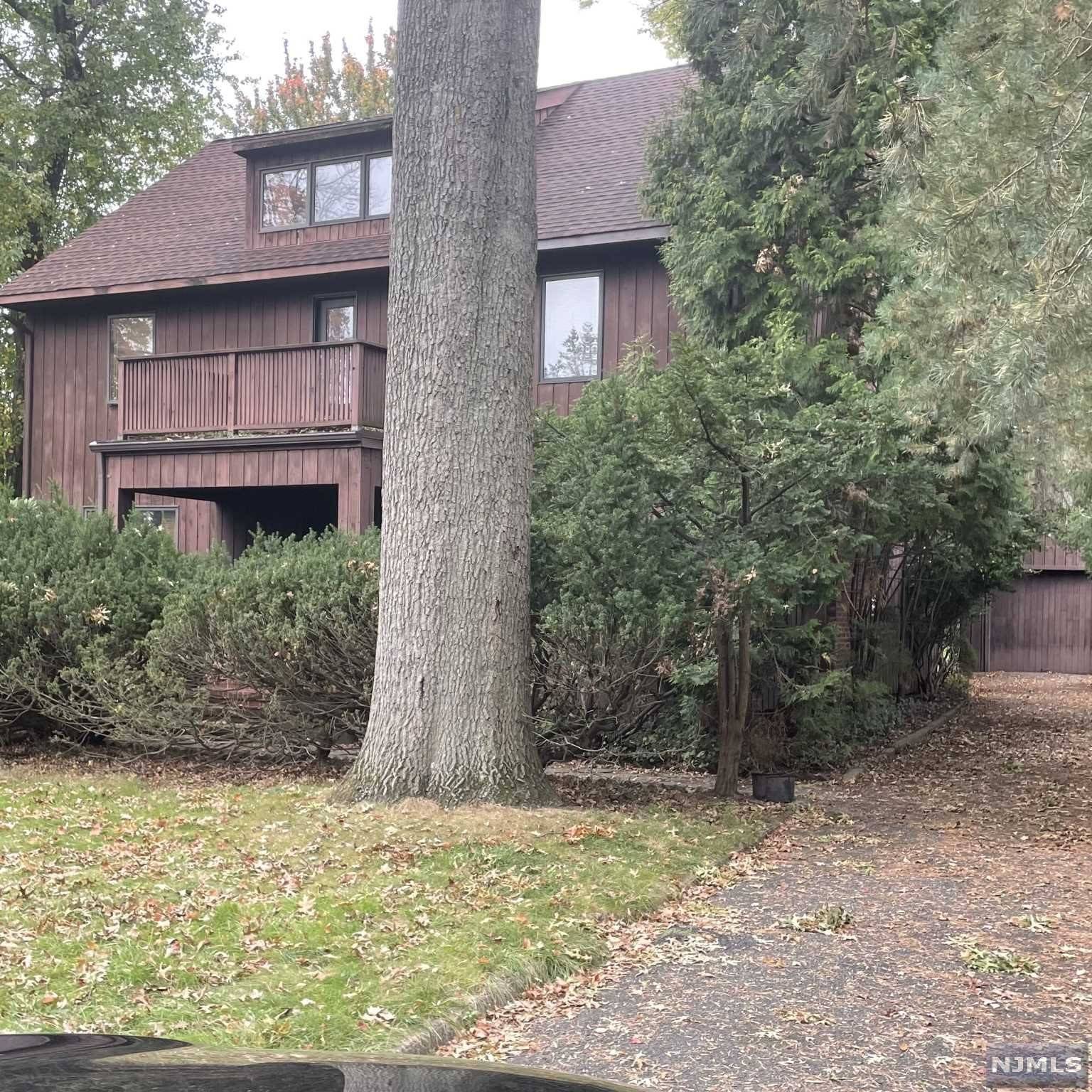 Englewood, NJ 07631,93 Tracey PL