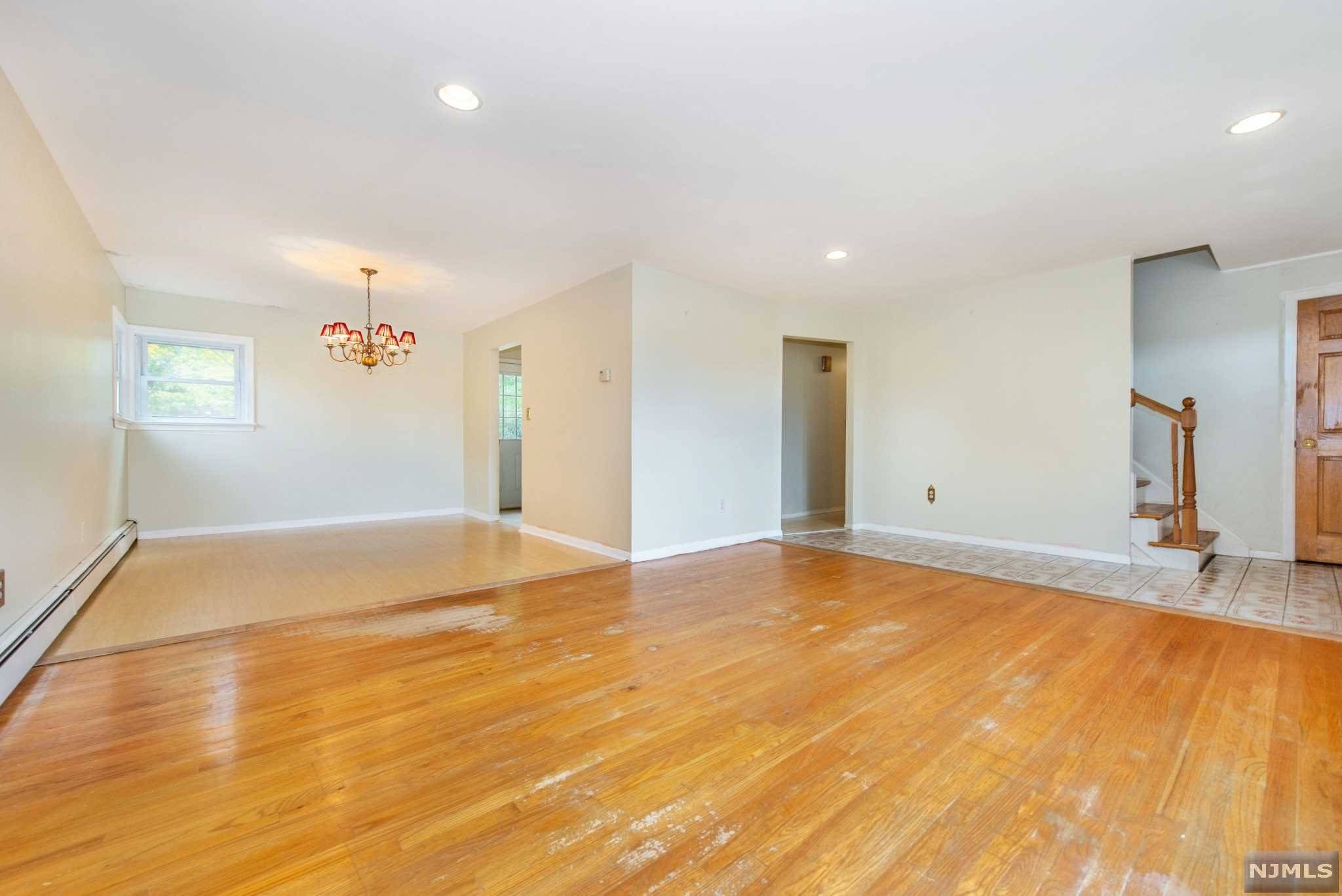 Roseland, NJ 07068,31 Lincoln ST