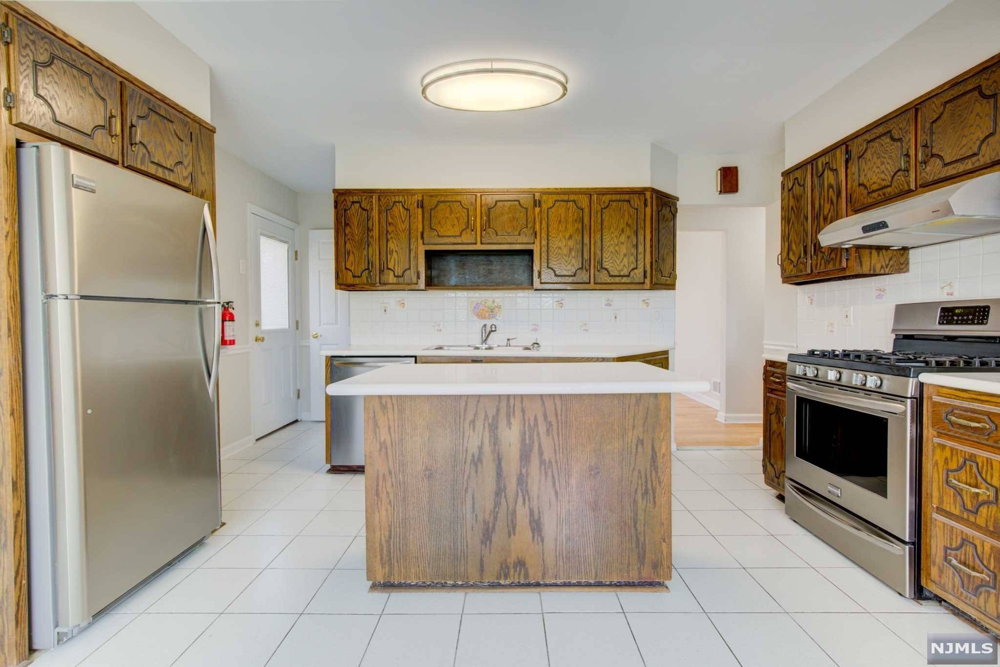 North Arlington, NJ 07031,241 Coupe PL