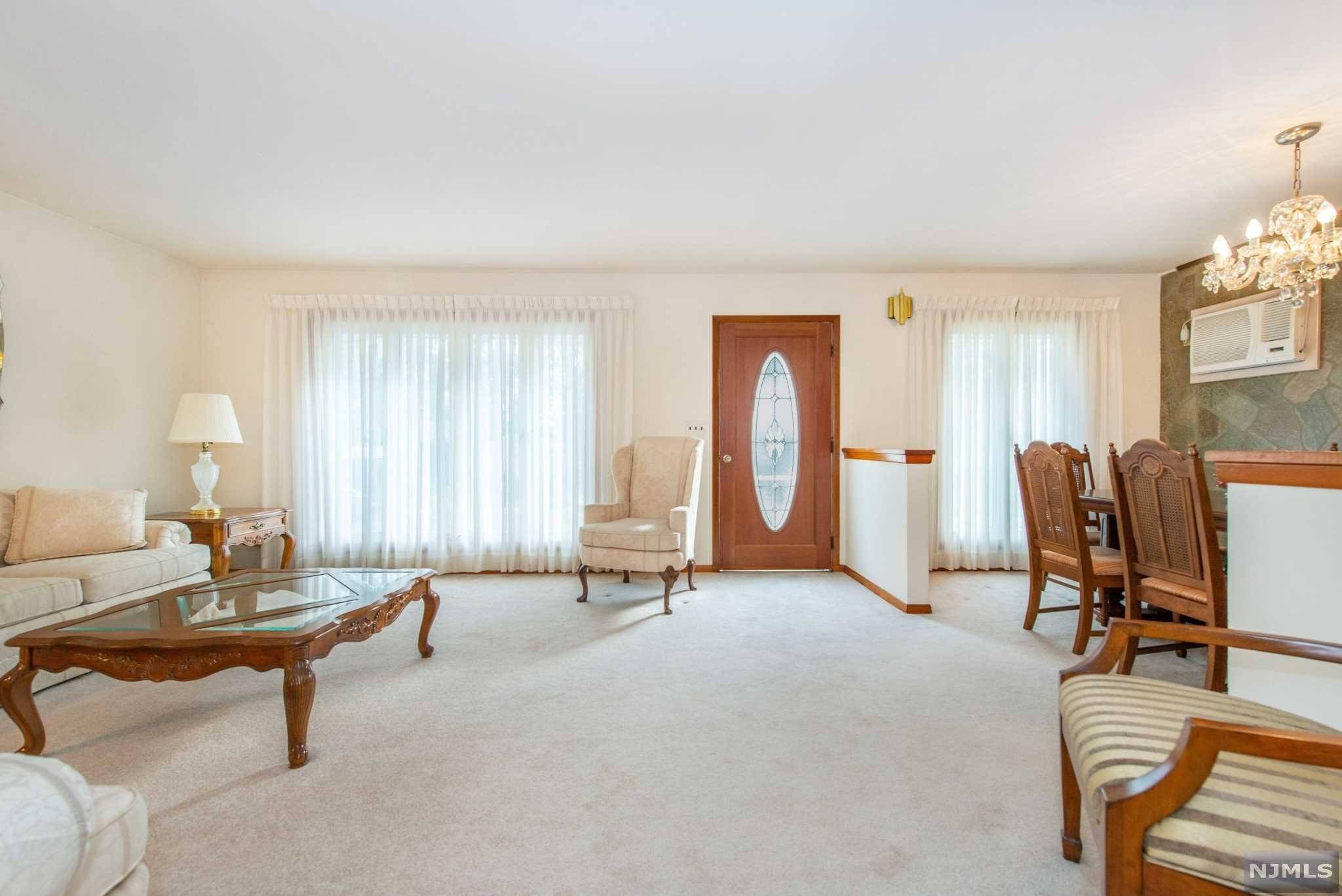Bergenfield, NJ 07621,96 Woods AVE