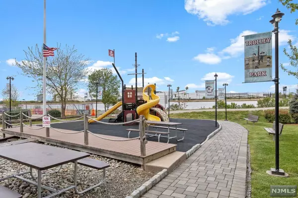 Secaucus, NJ 07094,35 Riverview CT