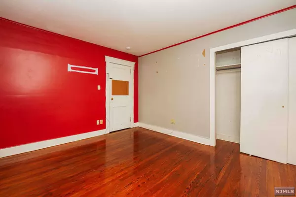 Clifton, NJ 07011,165 Hadley AVE