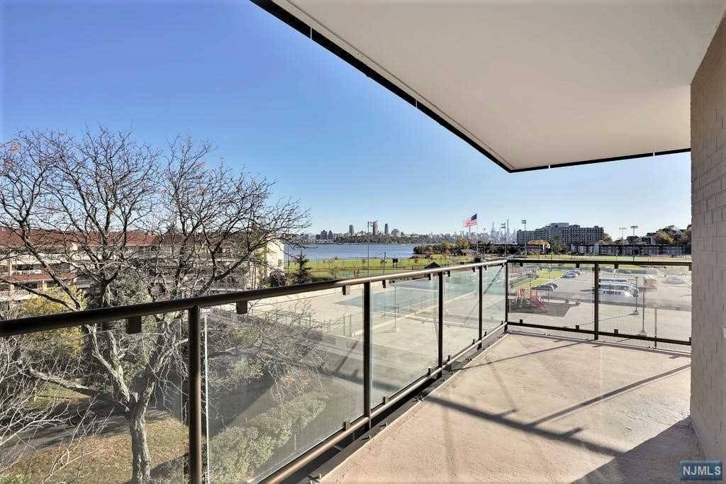 Edgewater, NJ 07020,1203 River RD #3H
