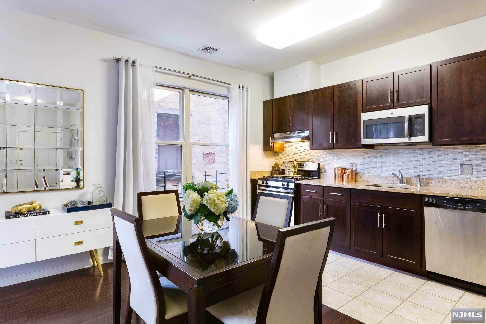 Jersey City, NJ 07304,25 Duncan AVE