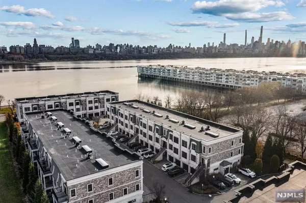 Edgewater, NJ 07020,11 Marquis CT #11