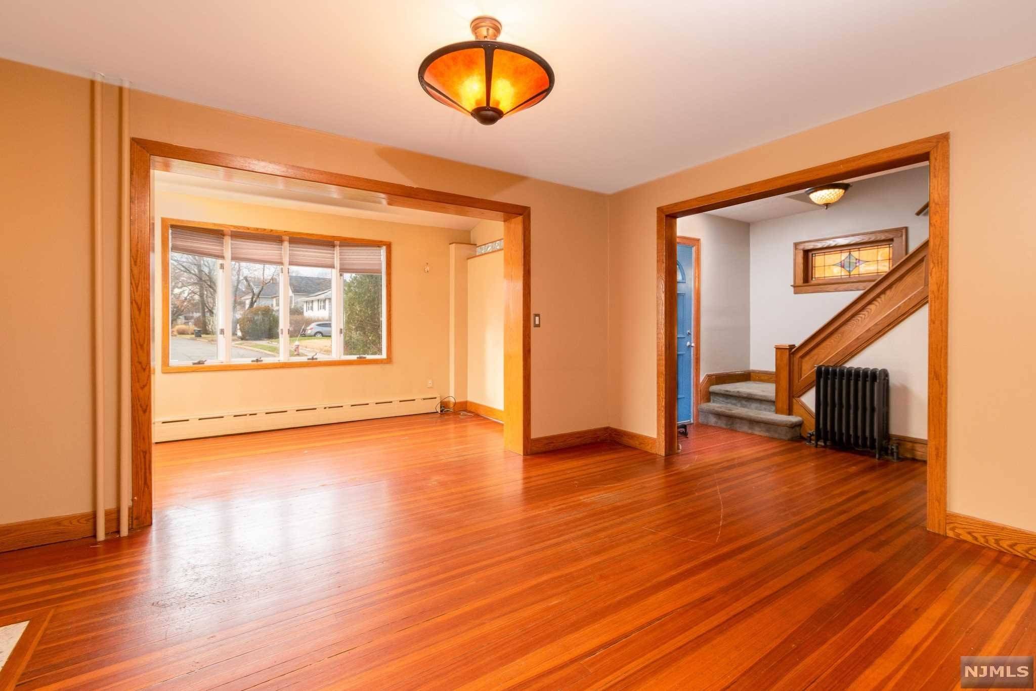 Bergenfield, NJ 07621,61 Ralph ST