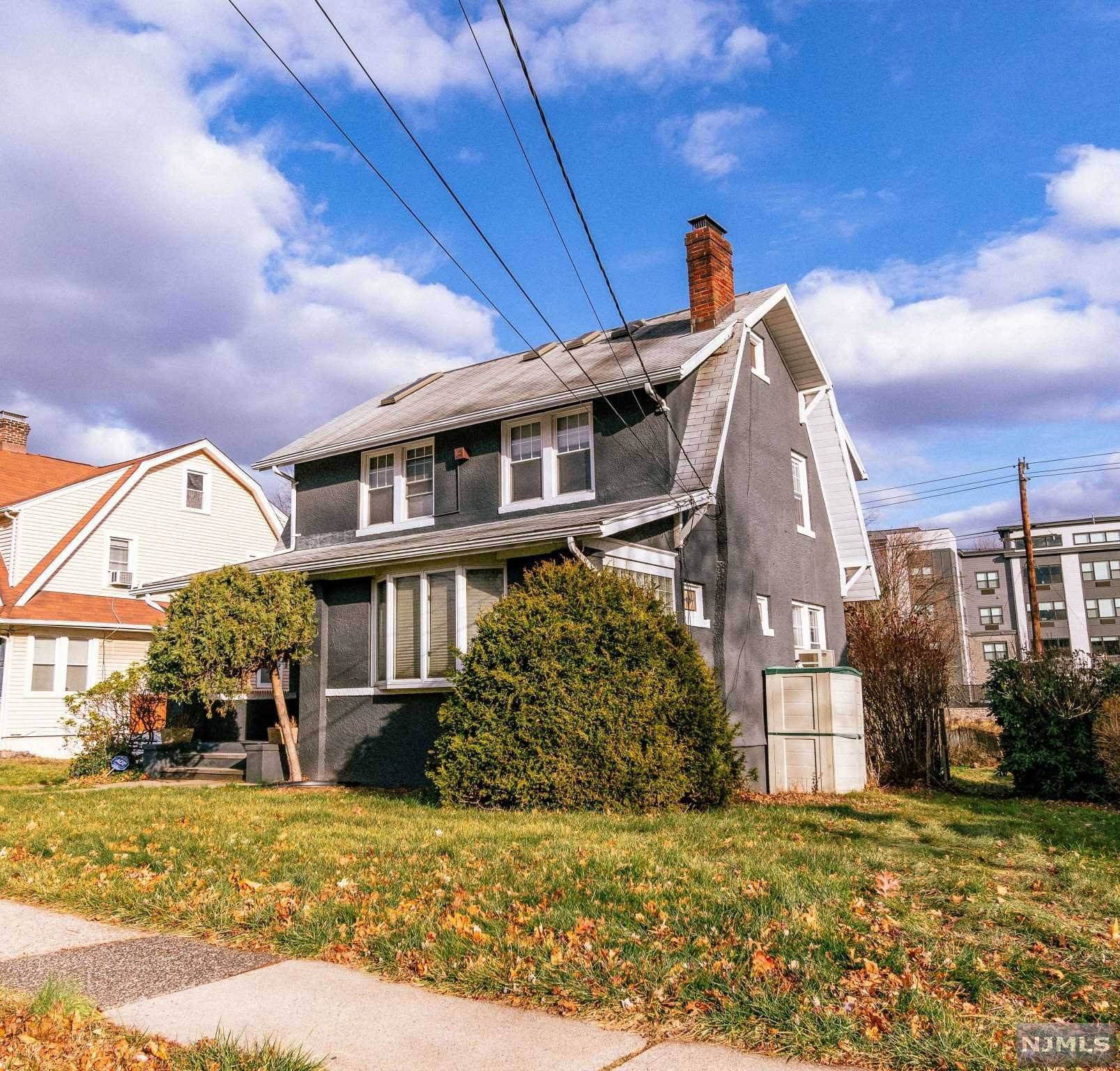 Bergenfield, NJ 07621,61 Ralph ST