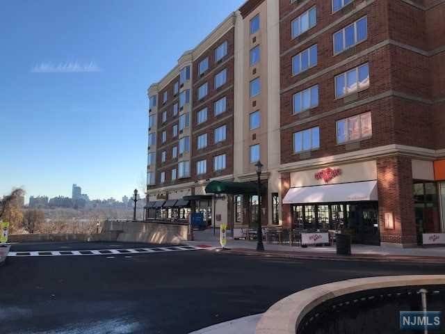 6309 City PL, Edgewater, NJ 07020