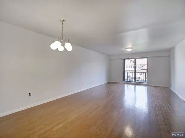 South Orange Village, NJ 07079,18 Prospect ST #2C