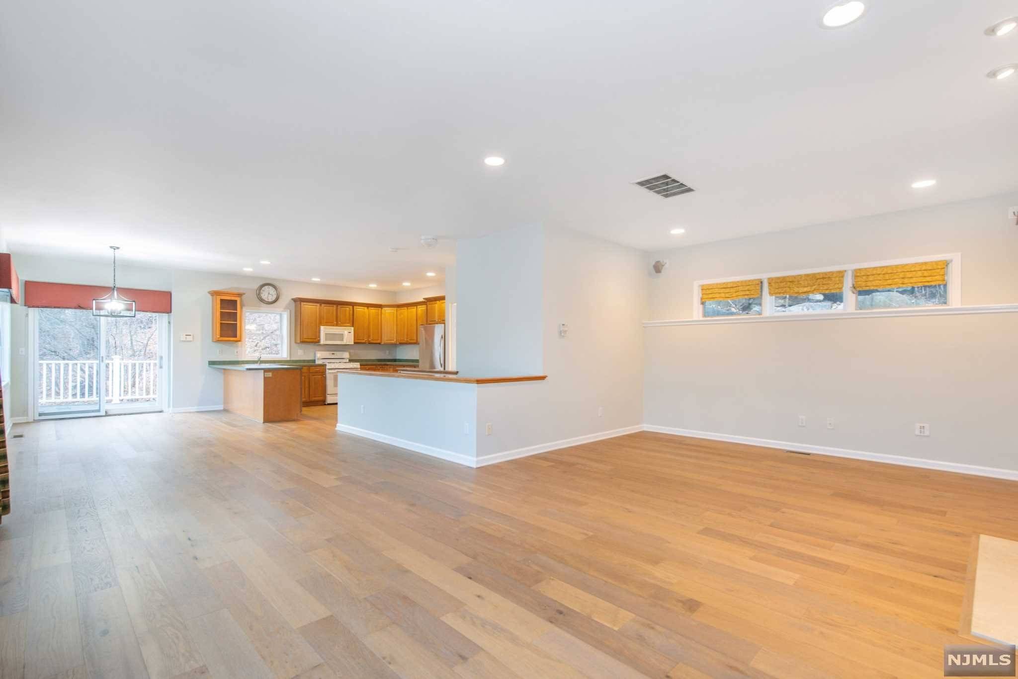 37 Chestnut Hill DR, Denville Township, NJ 07834