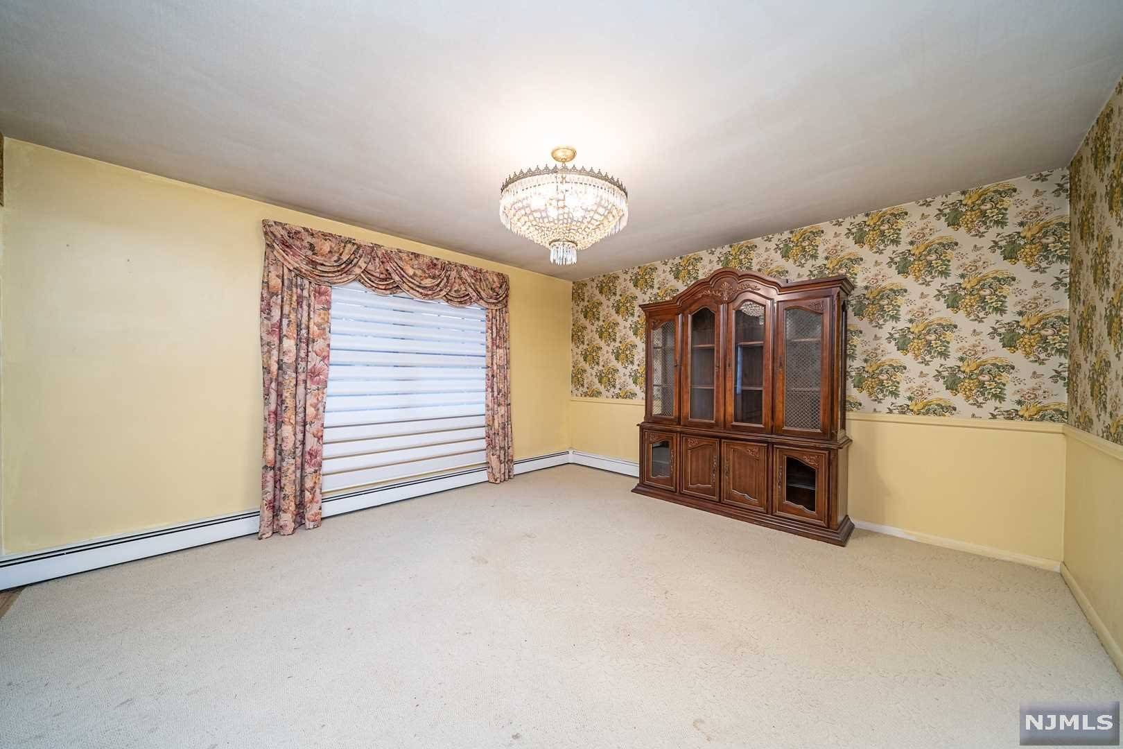 Oradell, NJ 07649,106 Beechwood RD