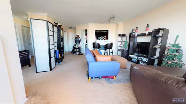 Secaucus, NJ 07094,513 Harmon Cove Tower