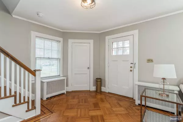 339 Meadowbrook LN, South Orange Village, NJ 07079