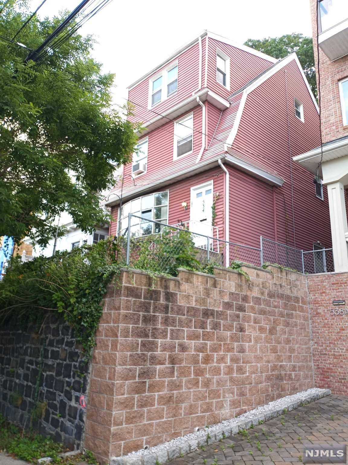 Edgewater, NJ 07020,534 Undercliff AVE