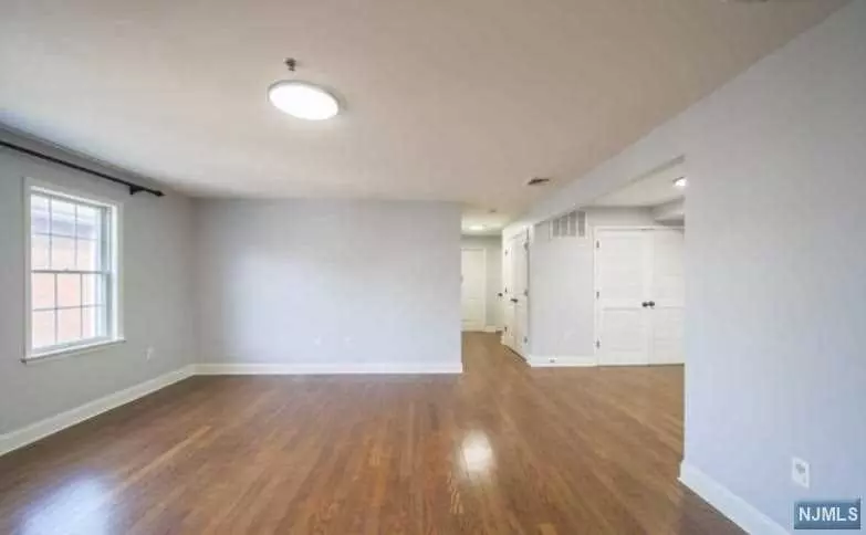 Palisades Park, NJ 07650,270 Grand AVE #3B